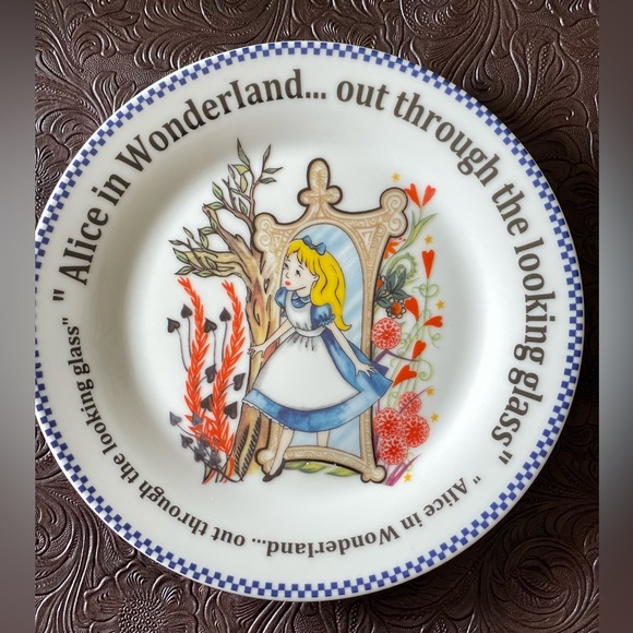 Twin Alice in Wonderland plates.  One in and one out of the looking glass. - Picture 1 of 8